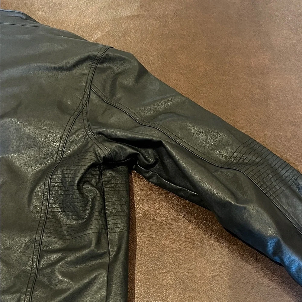 Boys size 18/20 Black Leather Jacket with Gray Hood(removable hood) - Picture 10 of 11